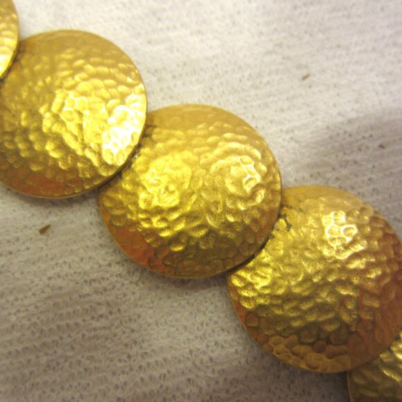 VTG 70'S GOLD TONE HAMMERED DISC CHOKER NECKLACE - Picture 3 of 5